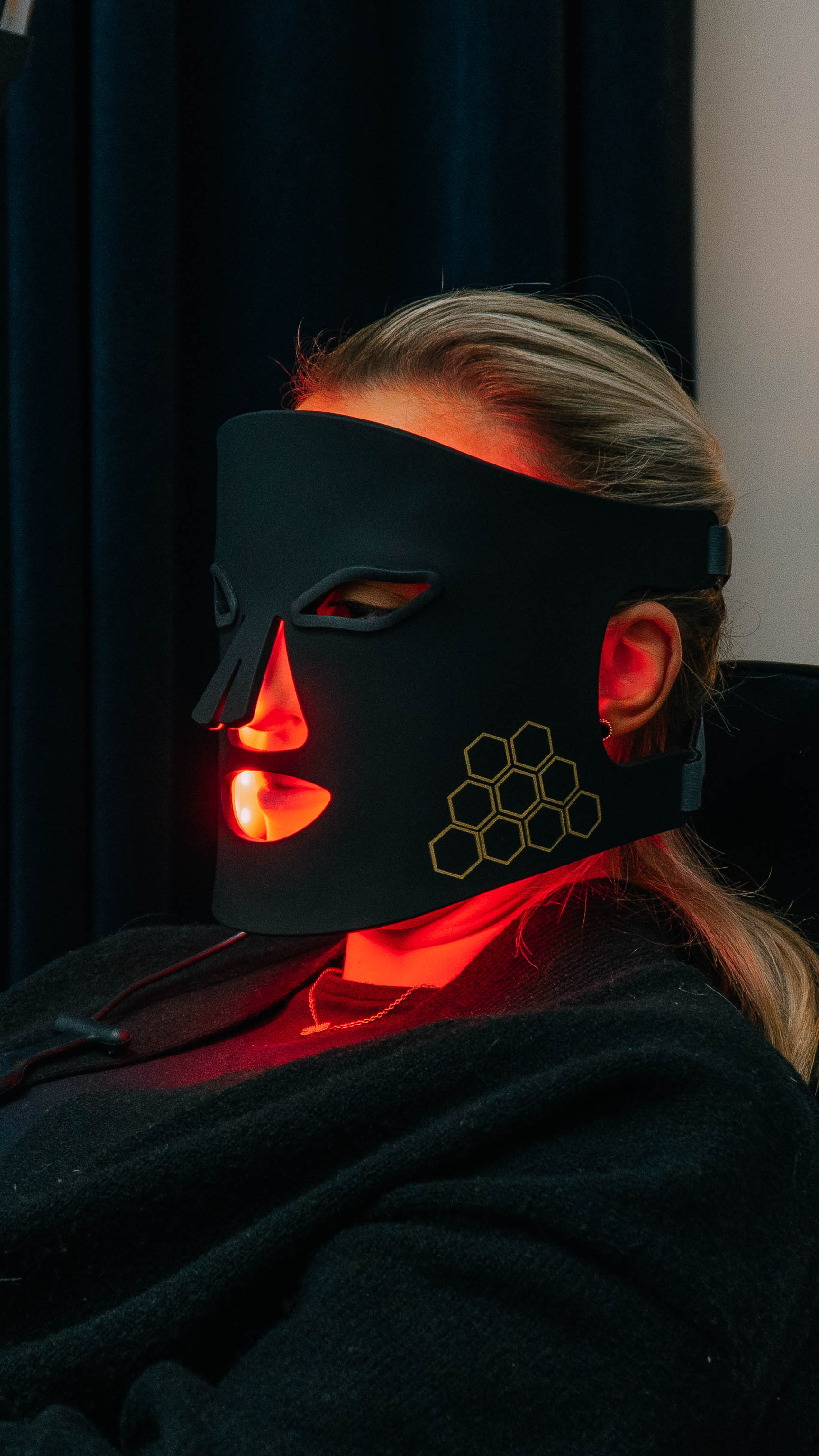 REVIVEO RED LIGHT FACE MASK