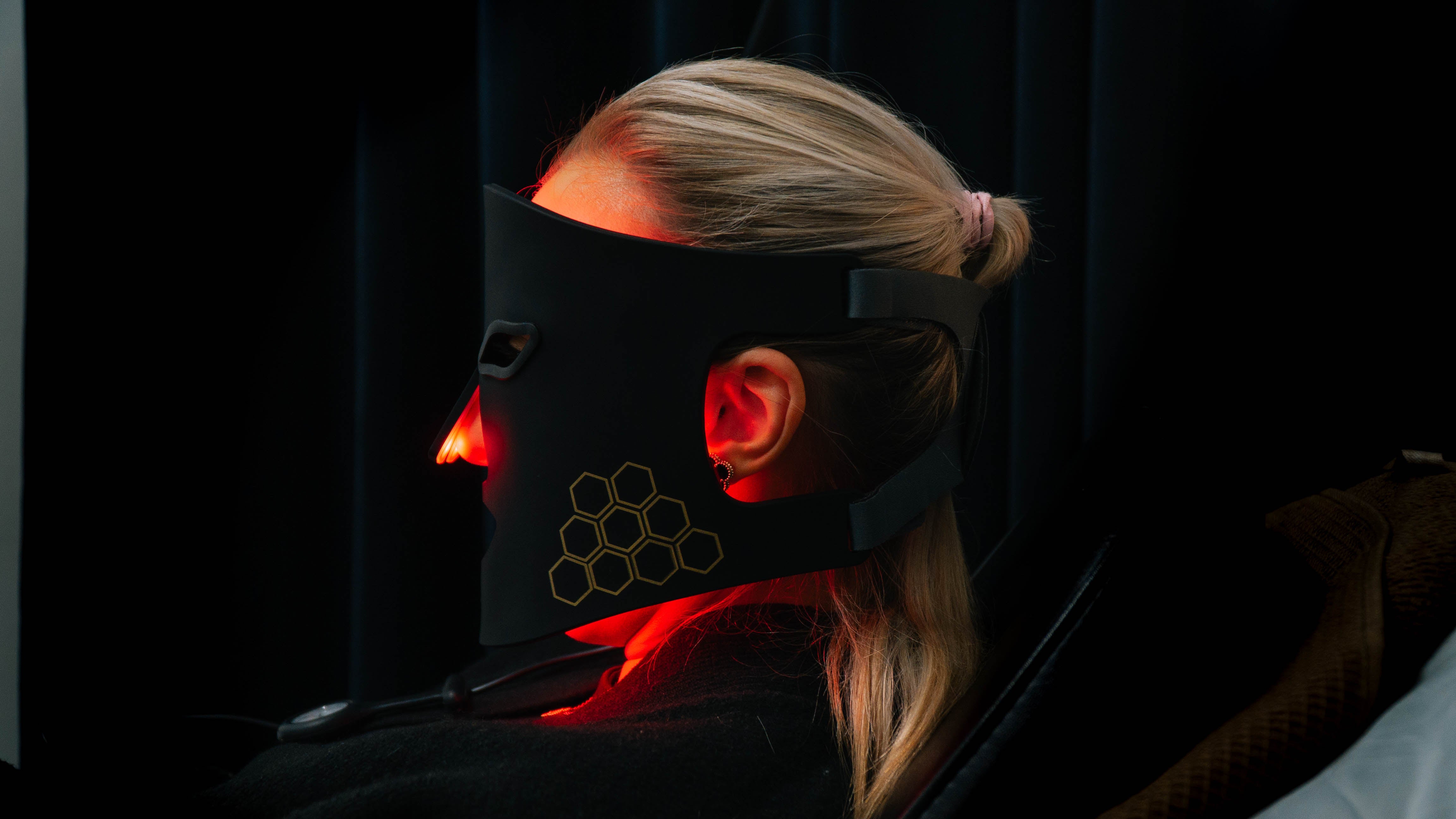 REVIVEO RED LIGHT FACE MASK